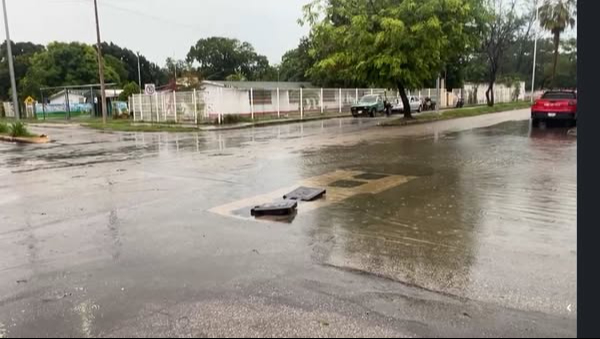 Reportan alcantarillas destapadas en calles de Chetumal