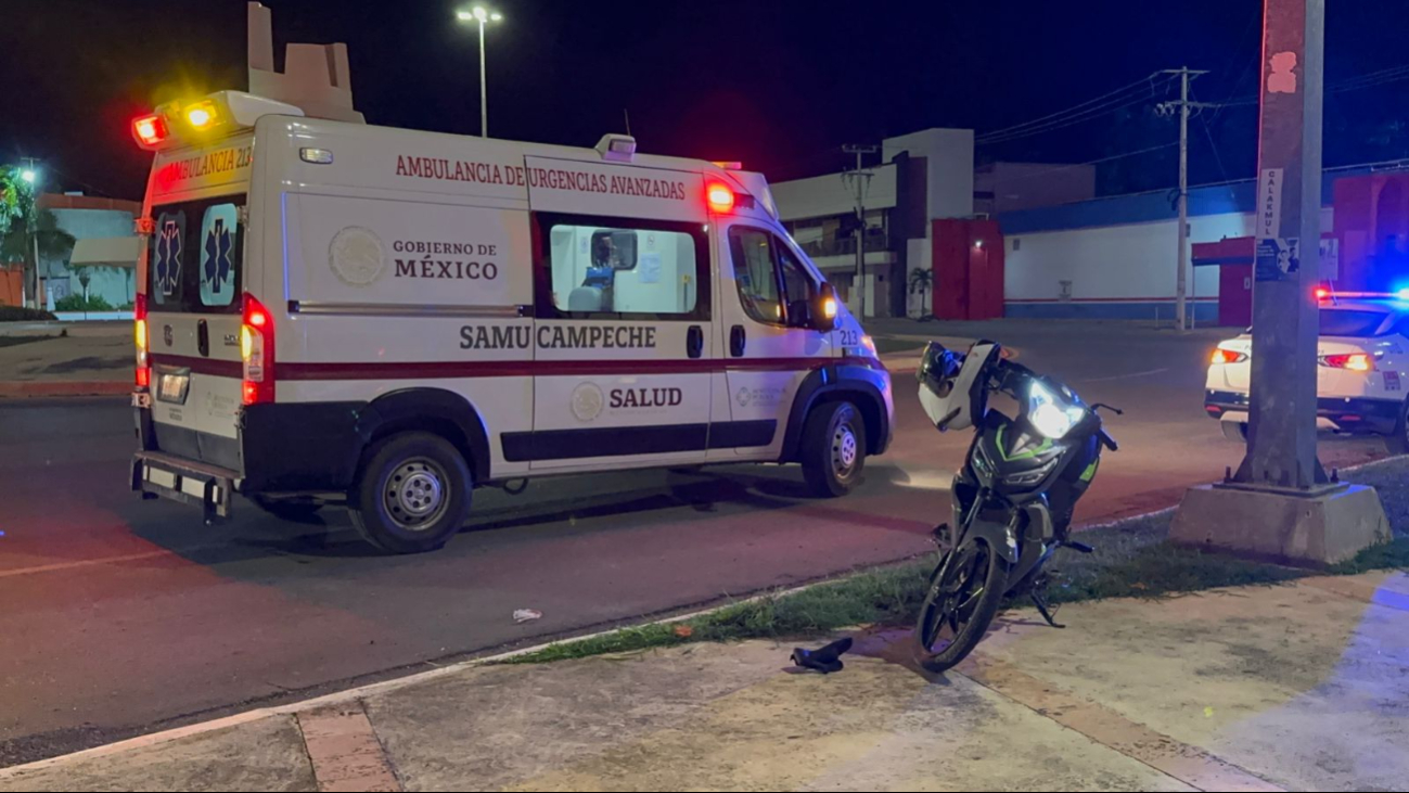 Un motociclista ebrio derrapó y chocó contra la acera en la avenida Miguel Alemán. Un motociclista ebrio derrapó y chocó contra la acera en la avenida Miguel Alemán.