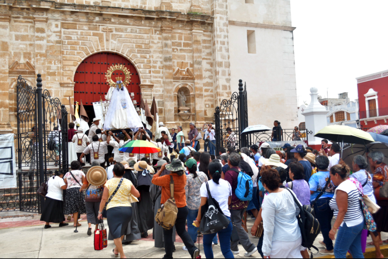 La venerada imagen fue llevada a la Catedral de Campeche, donde le celebraron una misa. La venerada imagen fue llevada a la Catedral de Campeche, donde le celebraron una misa.