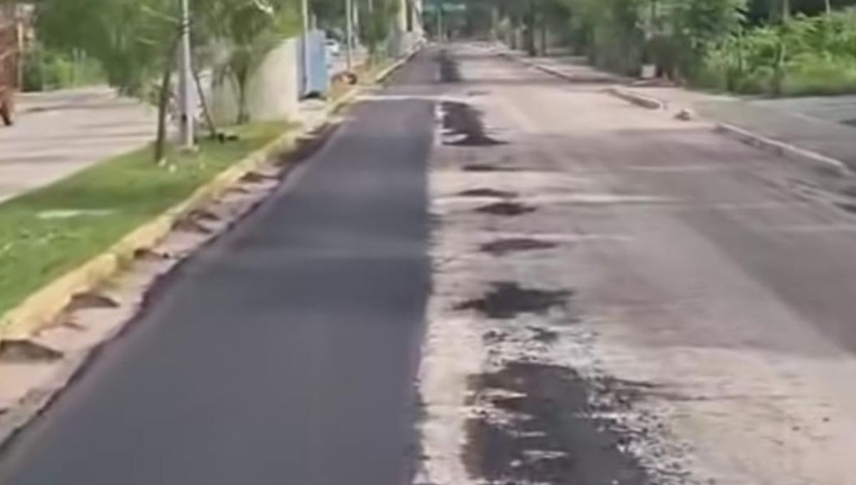 Mal bacheo de CFE deja en malas condiciones la avenida Campeche en el Pueblo Mágico de Isla Aguada