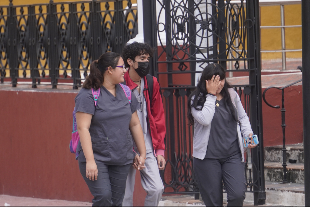 Propuesta de eliminar la tesis en Campeche genera debate sobre titulación y rapidez laboral Propuesta de eliminar la tesis en Campeche genera debate sobre titulación y rapidez laboral