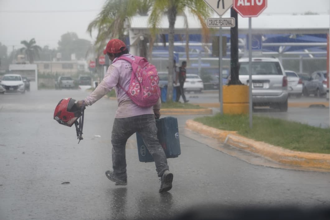 Lluvia vespertina sorprende a habitantes de Campeche