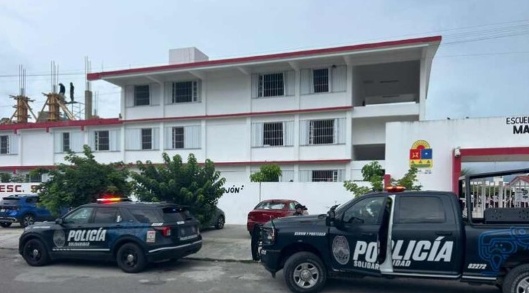 Paramédicos de la Cruz Roja acudieron al sitio para después trasladarlo de urgencia al hospital