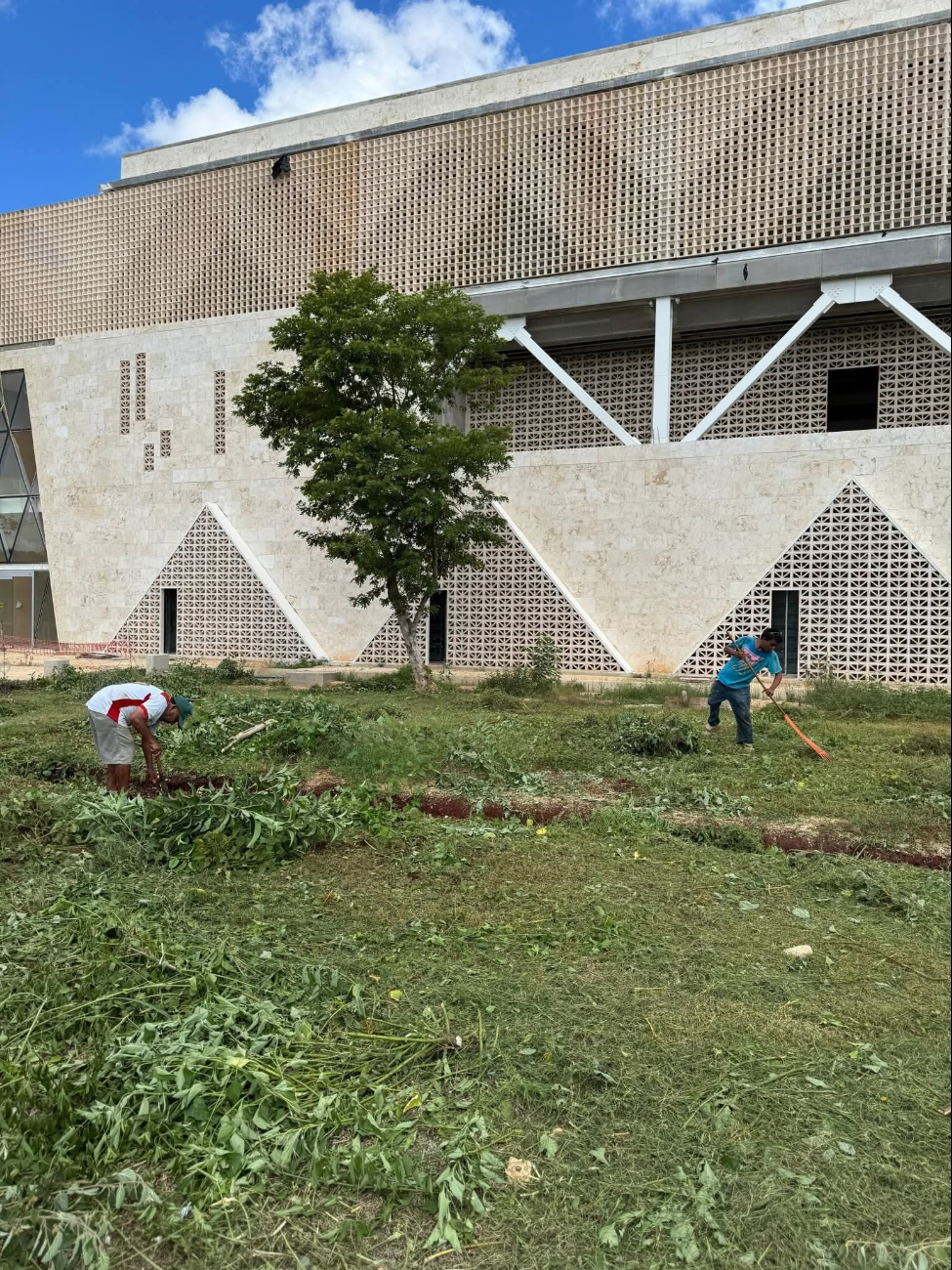 Trabajadores municipales inician la limpieza en el nosocomio que será retomado en octubre