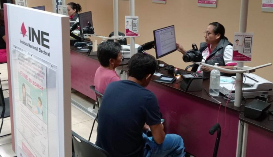 El INE exhorta a la ciudadanía a acudir a los módulos de fotocredencialización.