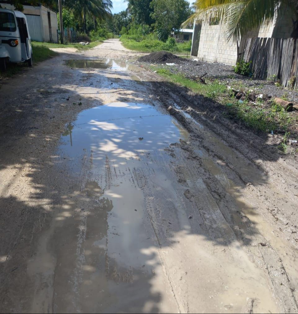 Habitantes denuncian abandono de autoridades municipales y exigen reparación.