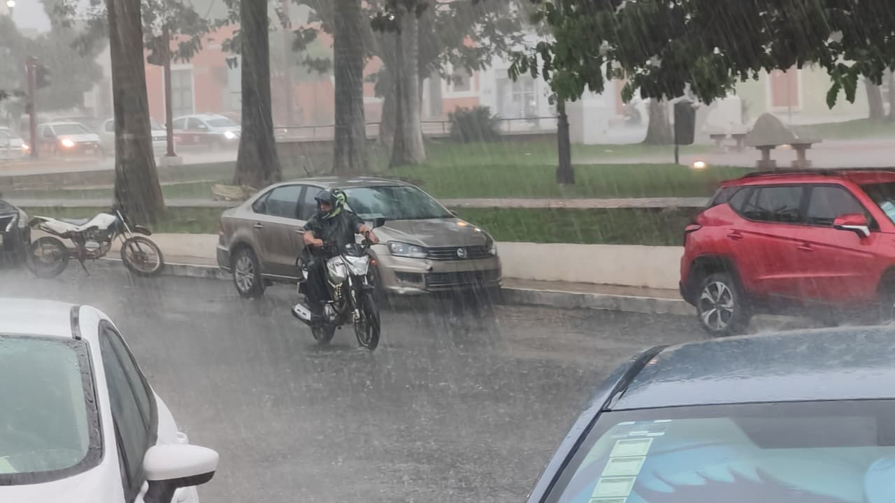 Lluvias fuertes y tormentas eléctricas golpean Campeche este miércoles