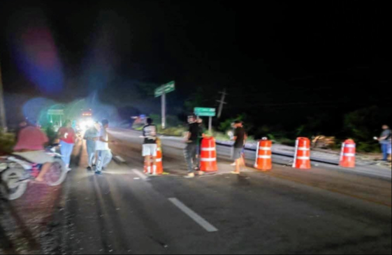 Los habitantes impidieron el paso a los automovilistas.