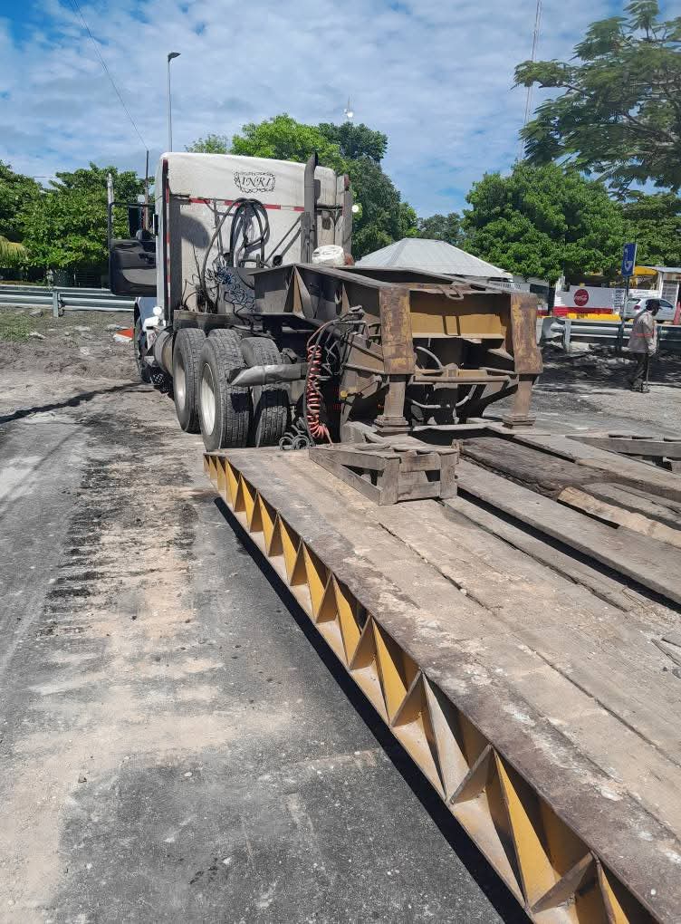 Vecinos exigen reparación de calles destruidas por empresas contratistas de la CFE