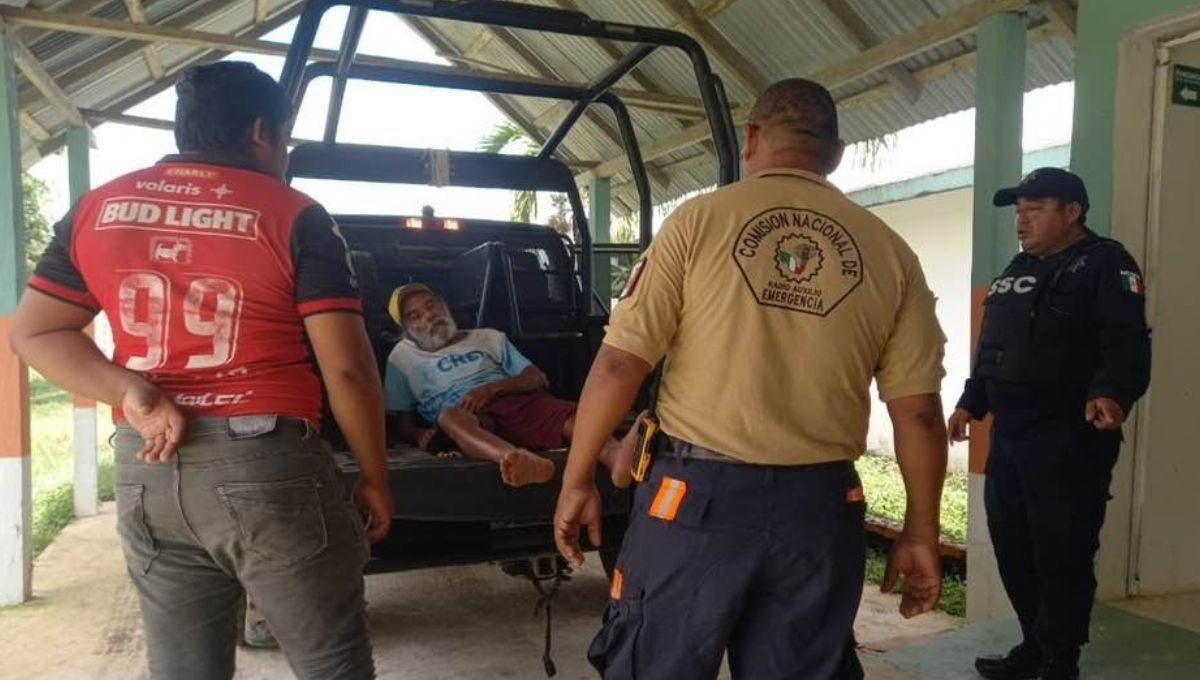 Auxilian a masculino que sufrió un golpe de calor en Chetumal
