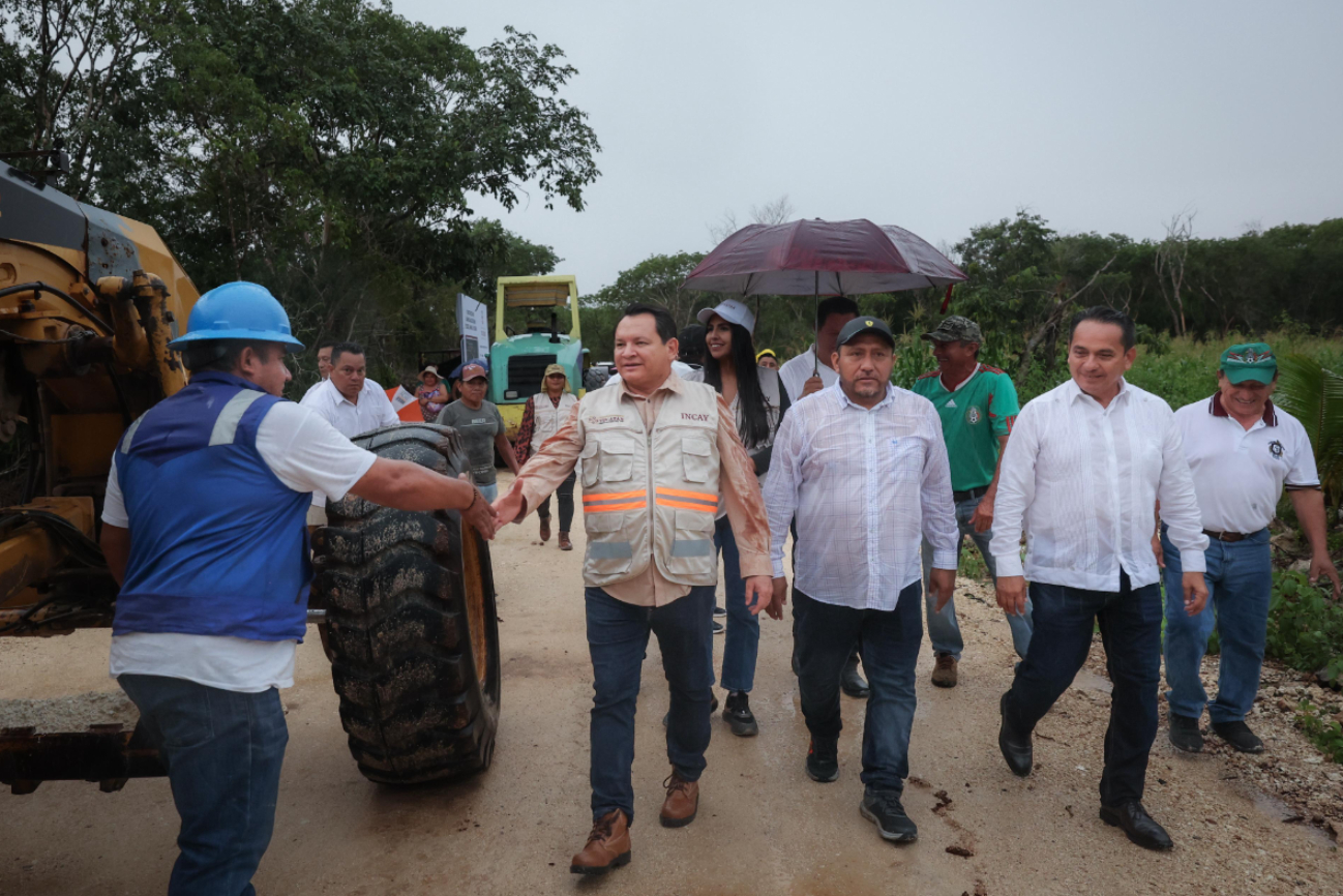 Durante su gira por el municipio, el Gobernador también puso en marcha los sistemas de riego en la localidad de Kuchel, equipados con paneles solares