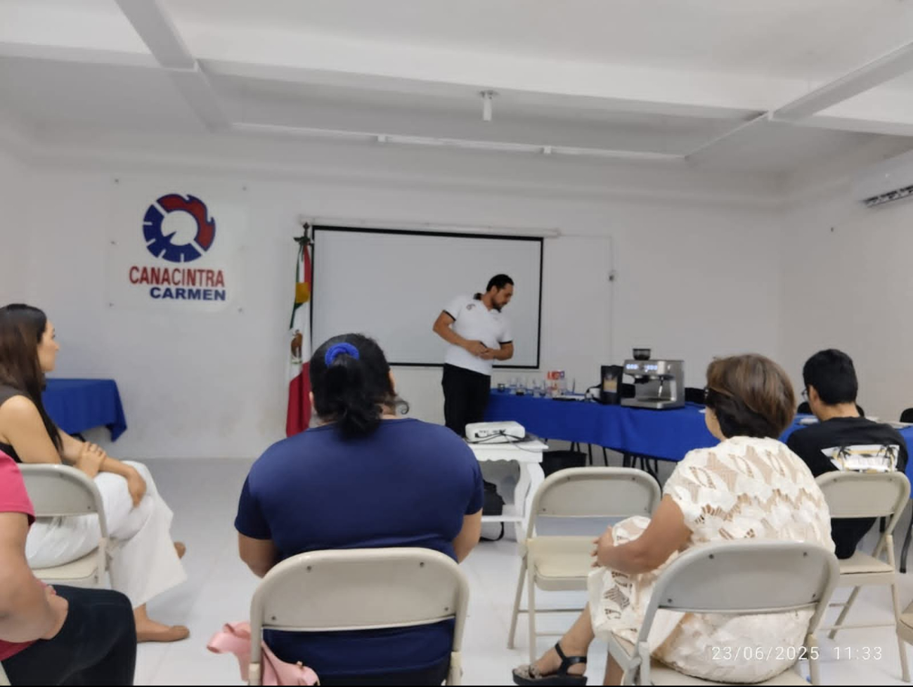 CANACINTRA Carmen despide a la mitad de su personal por deudas millonarias de Pemex