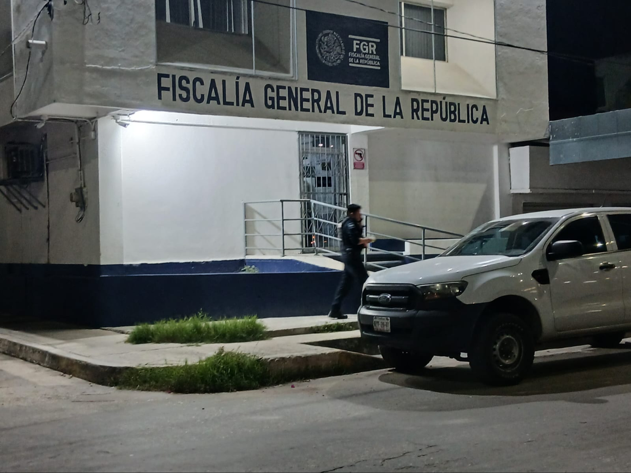 Los detenidos fueron puestos a disposición de la FGR. Los detenidos fueron puestos a disposición de la FGR.