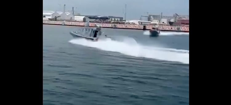 Barcos tipo Defender de la Marina se impactan en Veracruz