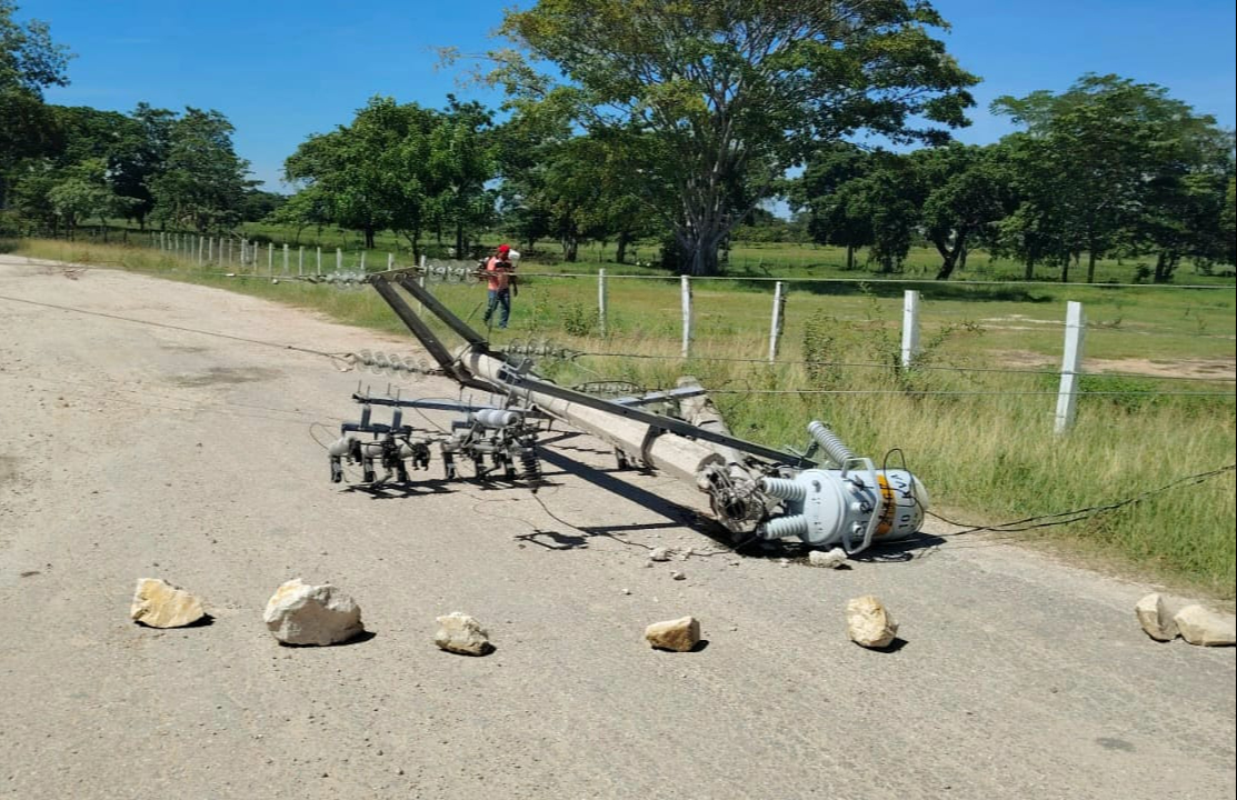 Tres comunidades rurales de Palizada, Campeche, llevan varios días sin energía eléctrica.