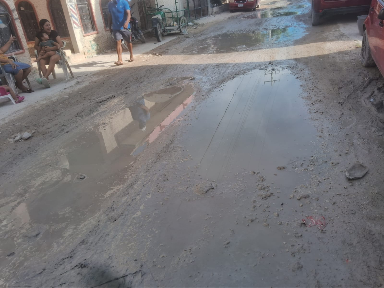 Acusaron a los tres órdenes de gobierno de abandono total y exigieron reparaciones urgentes.