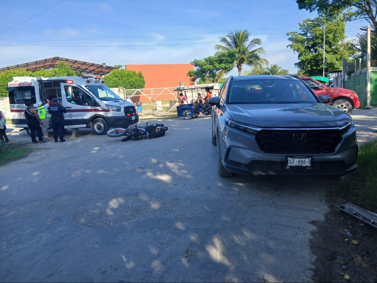 Conductor no respeta alto y ocasiona choque en Campeche