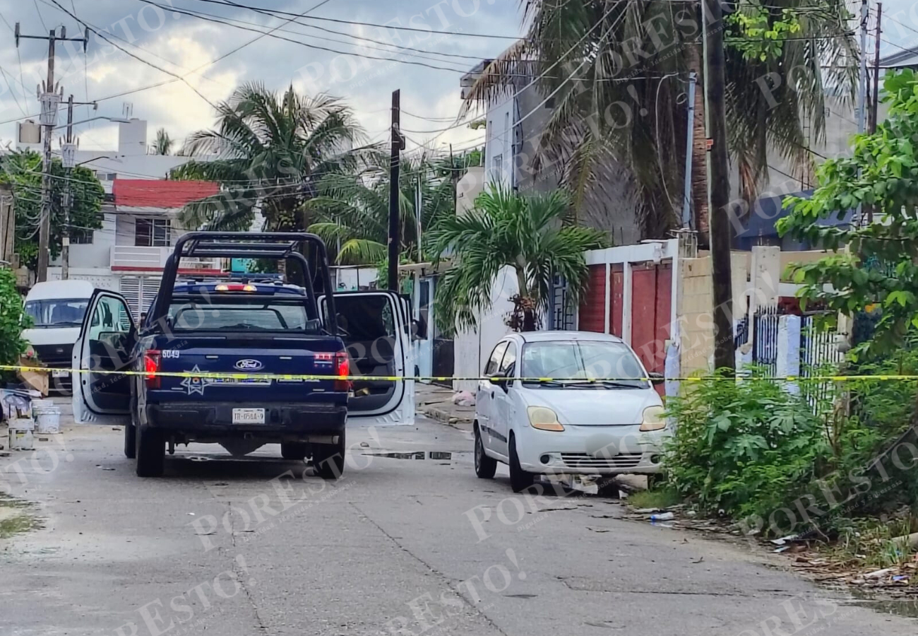 Sujetos armados disparan contra un vehículo estacionado en la SM 510 de Cancún