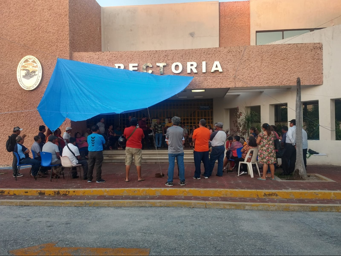 No existe recurso extraordinario asignado; la universidad gestiona apoyos ante gobiernos estatal y federal.