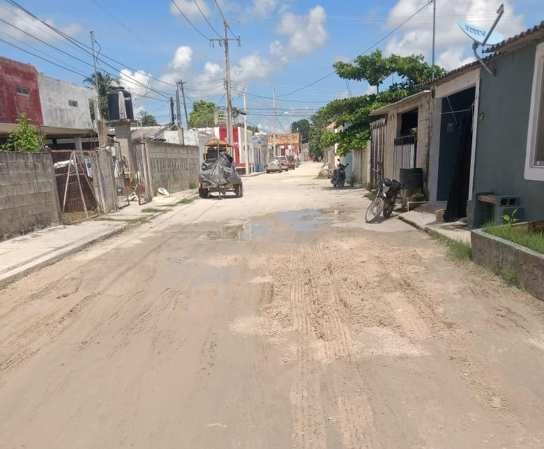 Vecinos de Sihochac exigen la rehabilitación de calles en mal estado.