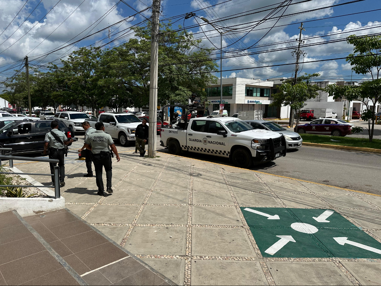 Autoridades federales y de alto impacto mantienen hermetismo del primer hecho violento del mes, pues podría ser un ajuste de cuentas. Autoridades federales y de alto impacto mantienen hermetismo del primer hecho violento del mes, pues podría ser un ajuste de cuentas.