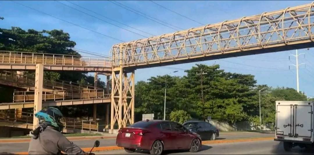 Ciudadanos piden nuevo cruce seguro tras desmantelamiento de puente peatonal