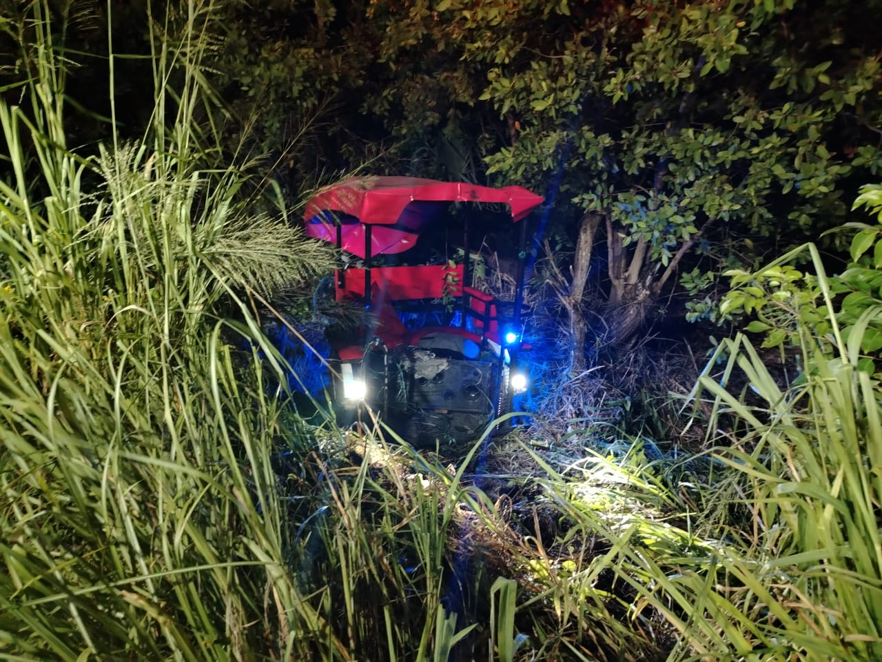 El accidente ocurrió de madrugada cerca de Moquel, Champotón. El accidente ocurrió de madrugada cerca de Moquel, Champotón.