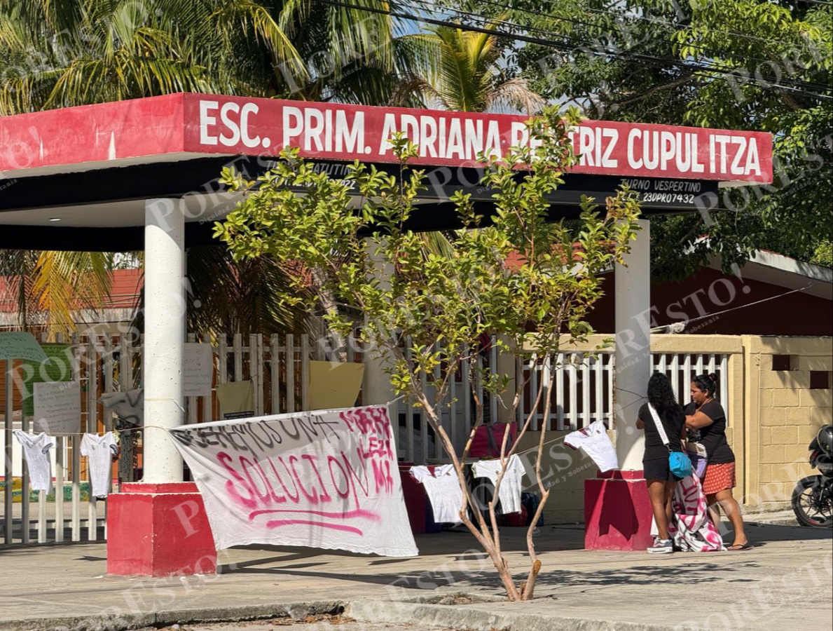 Las puertas del plantel permanecieron cerradas hasta la confirmación del cambio de director Las puertas del plantel permanecieron cerradas hasta la confirmación del cambio de director