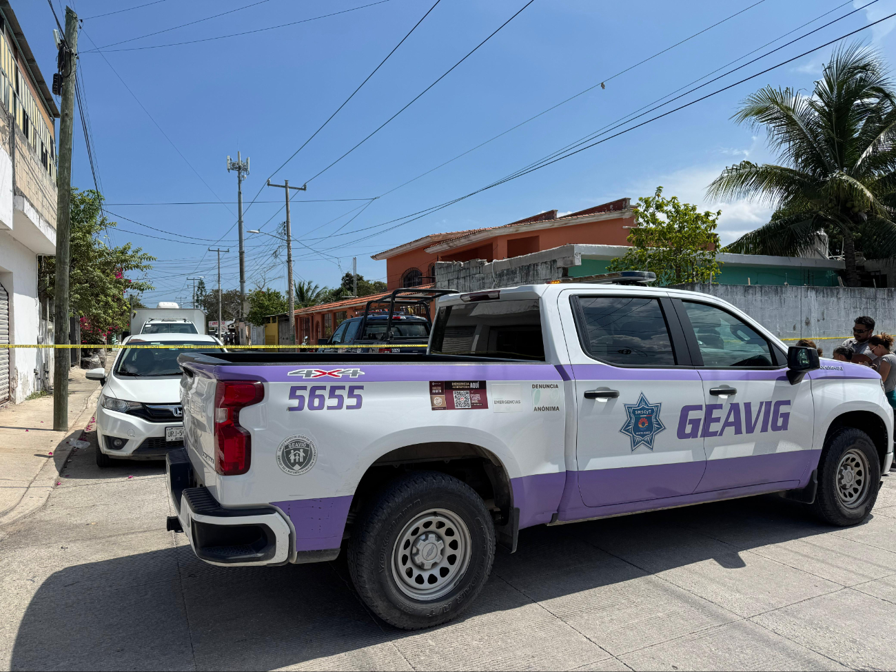 Los consanguíneos al percatarse de la dantesca escena llamaron al 911, reportaron que una niña necesitaba asistencia médica urgente y la trasladarían al hospital. Los consanguíneos al percatarse de la dantesca escena llamaron al 911, reportaron que una niña necesitaba asistencia médica urgente y la trasladarían al hospital.