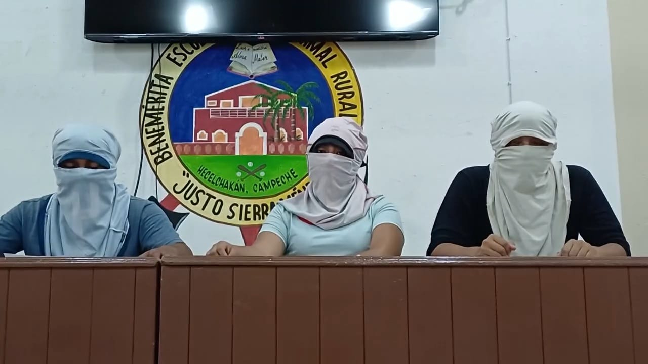 Normalistas de Hecelchakán respaldan a estudiantes de Puebla tras represión policial. Normalistas de Hecelchakán respaldan a estudiantes de Puebla tras represión policial.