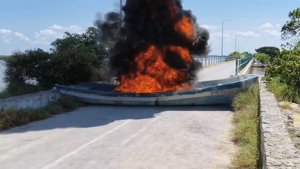Pescadores de Isla Arena derriban lancha con compresora usada por buzos foráneos.