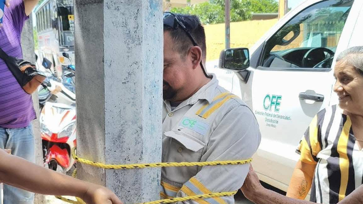 Habitantes de Dzemul atan  a trabajador de la CFE en protesta tras apagón de 10 horas  