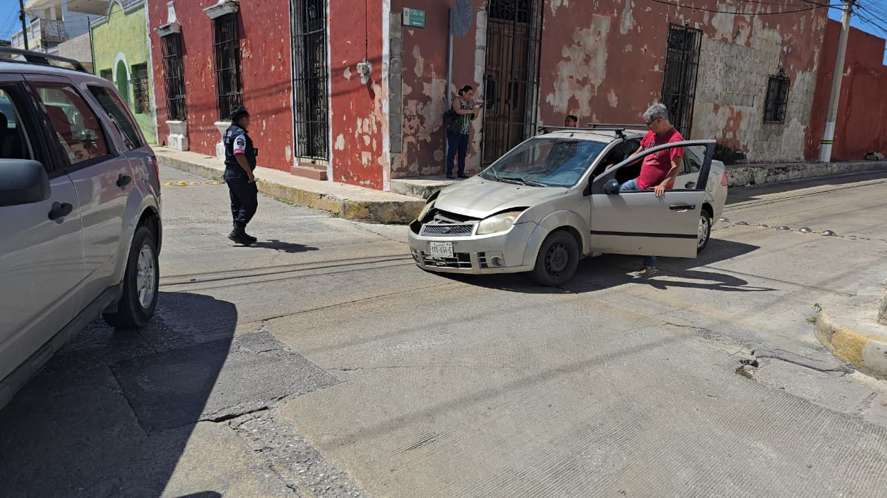 Aparatoso accidente vehicular en el barrio de Guadalupe Aparatoso accidente vehicular en el barrio de Guadalupe