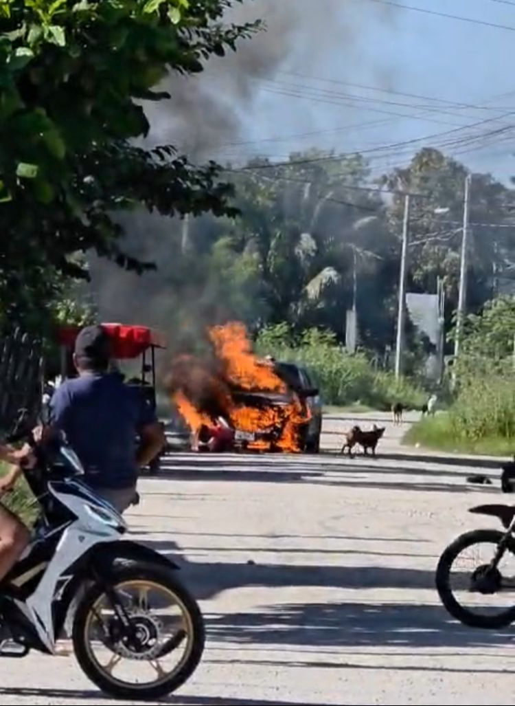 Se incendia un automóvil en Escárcega por corto circuito