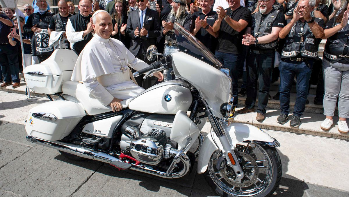 El Papa León XIV recibió del grupo de motociclistas cristianos “Jesus Bikers” una motocicleta BMW R18 El Papa León XIV recibió del grupo de motociclistas cristianos “Jesus Bikers” una motocicleta BMW R18