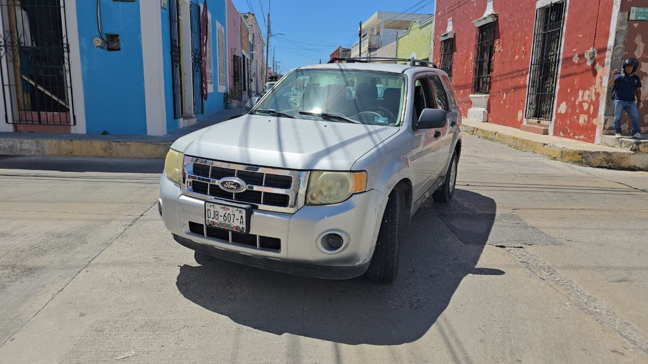 La camioneta circulaba con preferencia, pero a exceso de velocidad. La camioneta circulaba con preferencia, pero a exceso de velocidad.