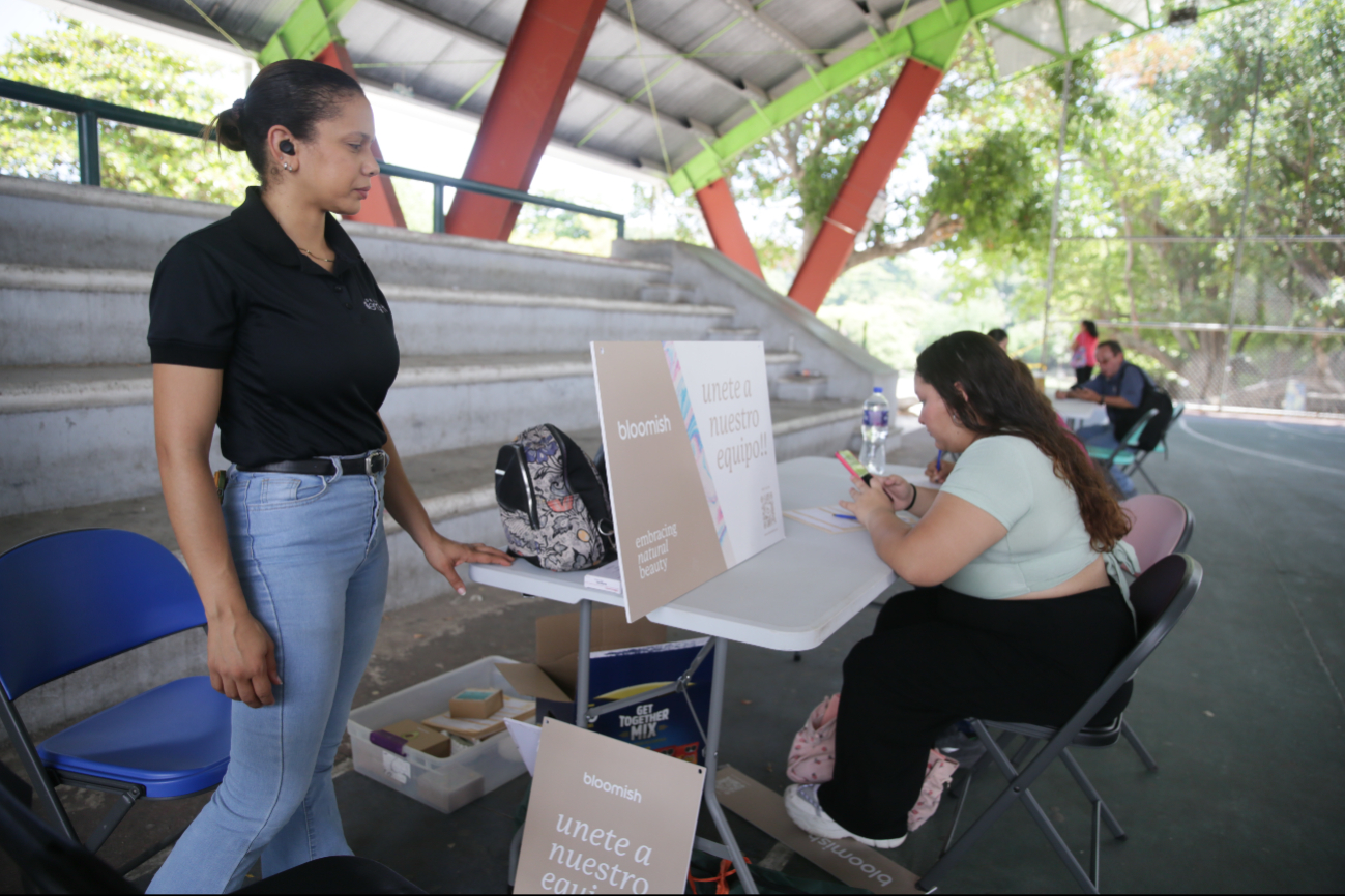 La mayoría de empresas inscritas al evento de contratación eran tiendas departamentales o en el aeropuerto