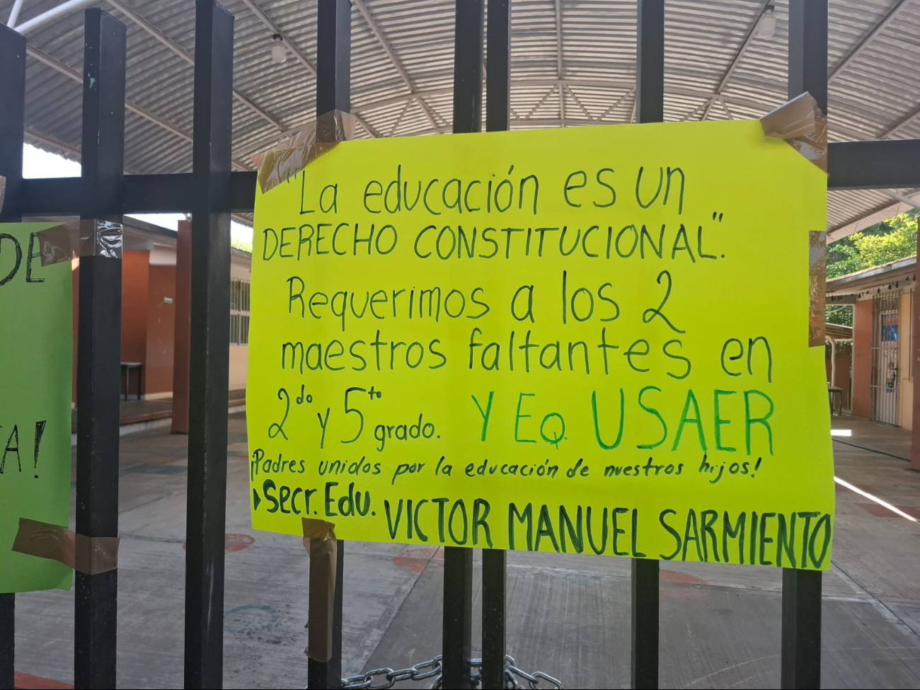 ¡Sin maestros, sin clases! Padres protestan en Pomuch ¡Sin maestros, sin clases! Padres protestan en Pomuch