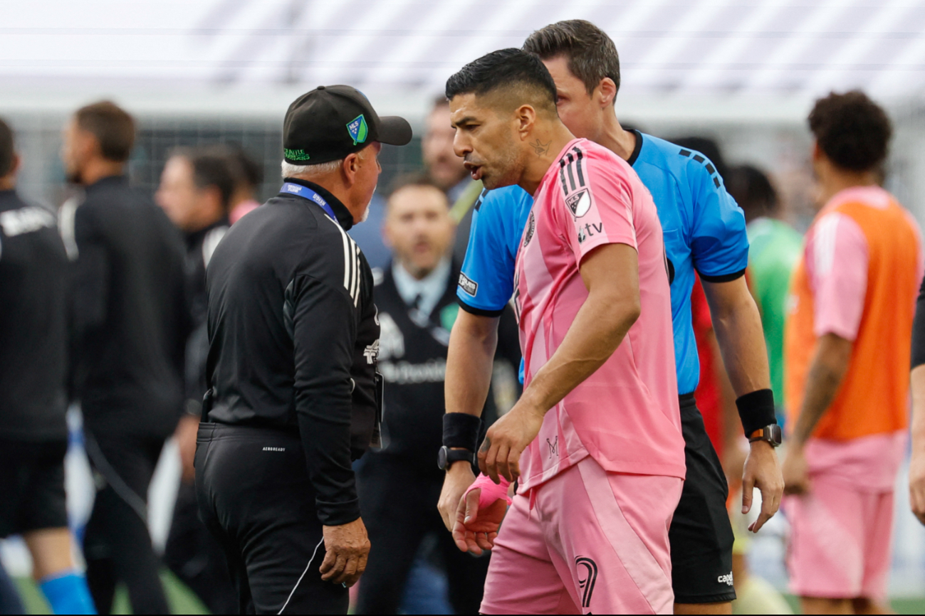 Suárez no soportó perder la final de la Leagues Cup 2025 y explotó contra rivales.