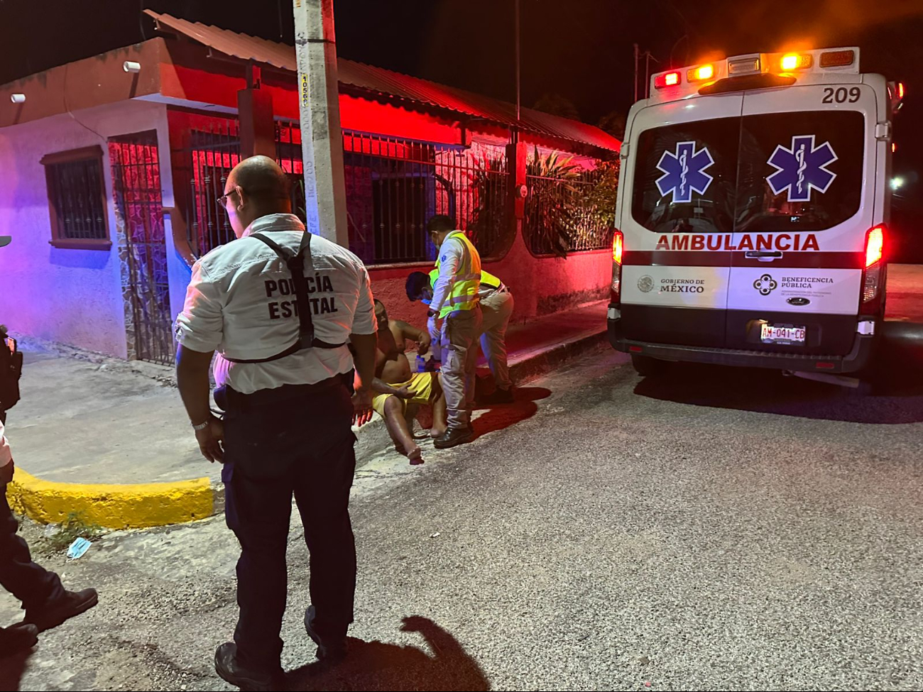Vecinos auxilian a hombre herido tras discusión con su pareja Vecinos auxilian a hombre herido tras discusión con su pareja