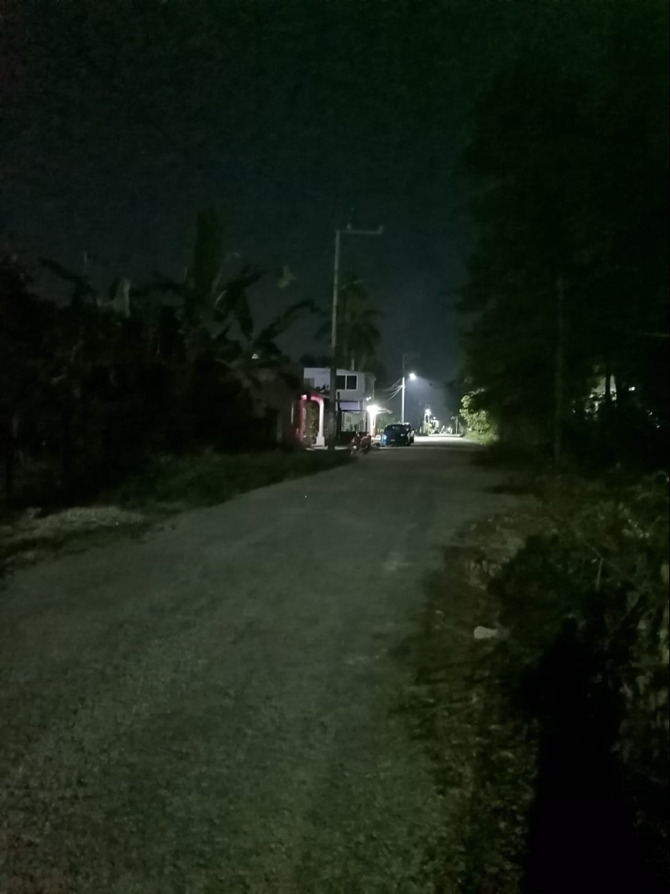 Vecinos de la colonia Unidad Esfuerzo y Trabajo II denuncian calles a oscuras. Vecinos de la colonia Unidad Esfuerzo y Trabajo II denuncian calles a oscuras.