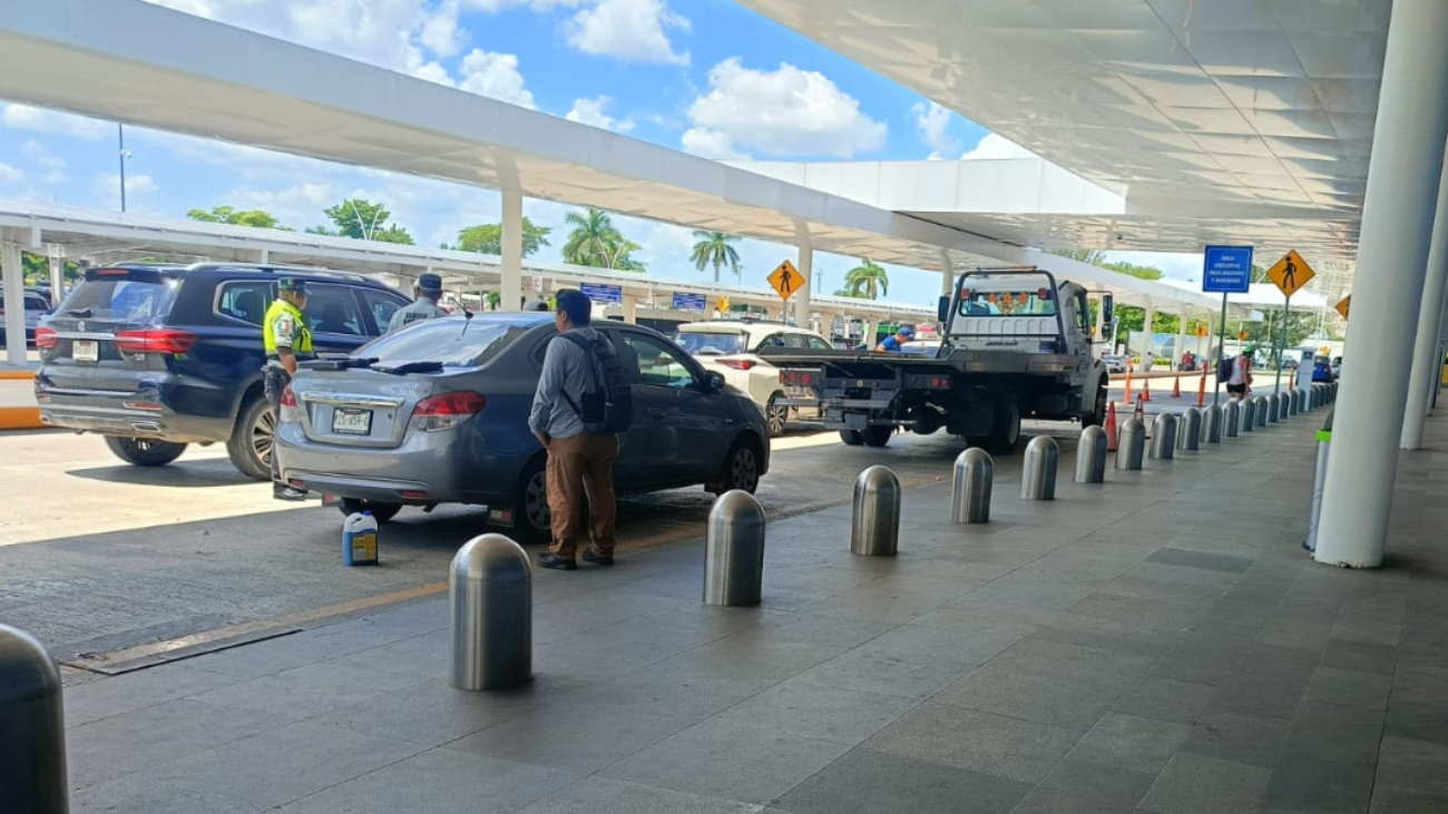Después de levantar y entregar la tarjeta de infracción, el vehículo fue remolcado y transportado al resguardo de la Guardia Nacional Después de levantar y entregar la tarjeta de infracción, el vehículo fue remolcado y transportado al resguardo de la Guardia Nacional