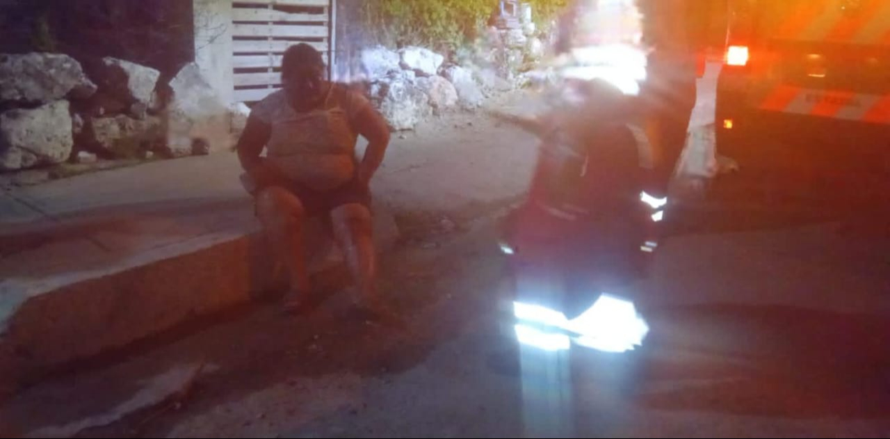 Vecinos solicitaron apoyo al 911; policía y Cruz Roja acudieron al lugar. Vecinos solicitaron apoyo al 911; policía y Cruz Roja acudieron al lugar.
