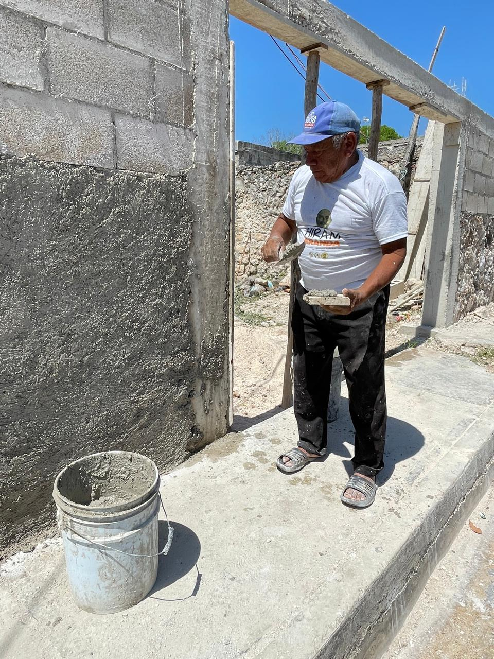 Don “Chumado” recordó que su primer trabajo de albañil lo hizo en una escuela. Don “Chumado” recordó que su primer trabajo de albañil lo hizo en una escuela.
