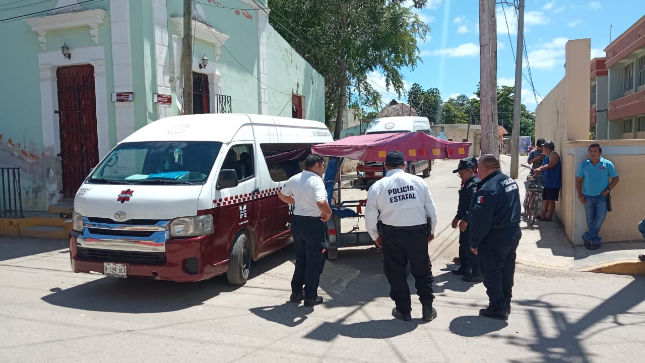 Elementos policiacos llegaron al lugar para atender el llamado de emergencia. Elementos policiacos llegaron al lugar para atender el llamado de emergencia.