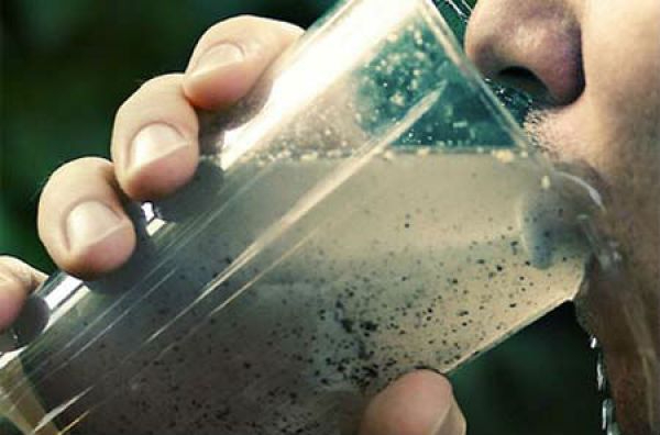 Casi mil personas enfermas por consumo de agua no segura en 2025