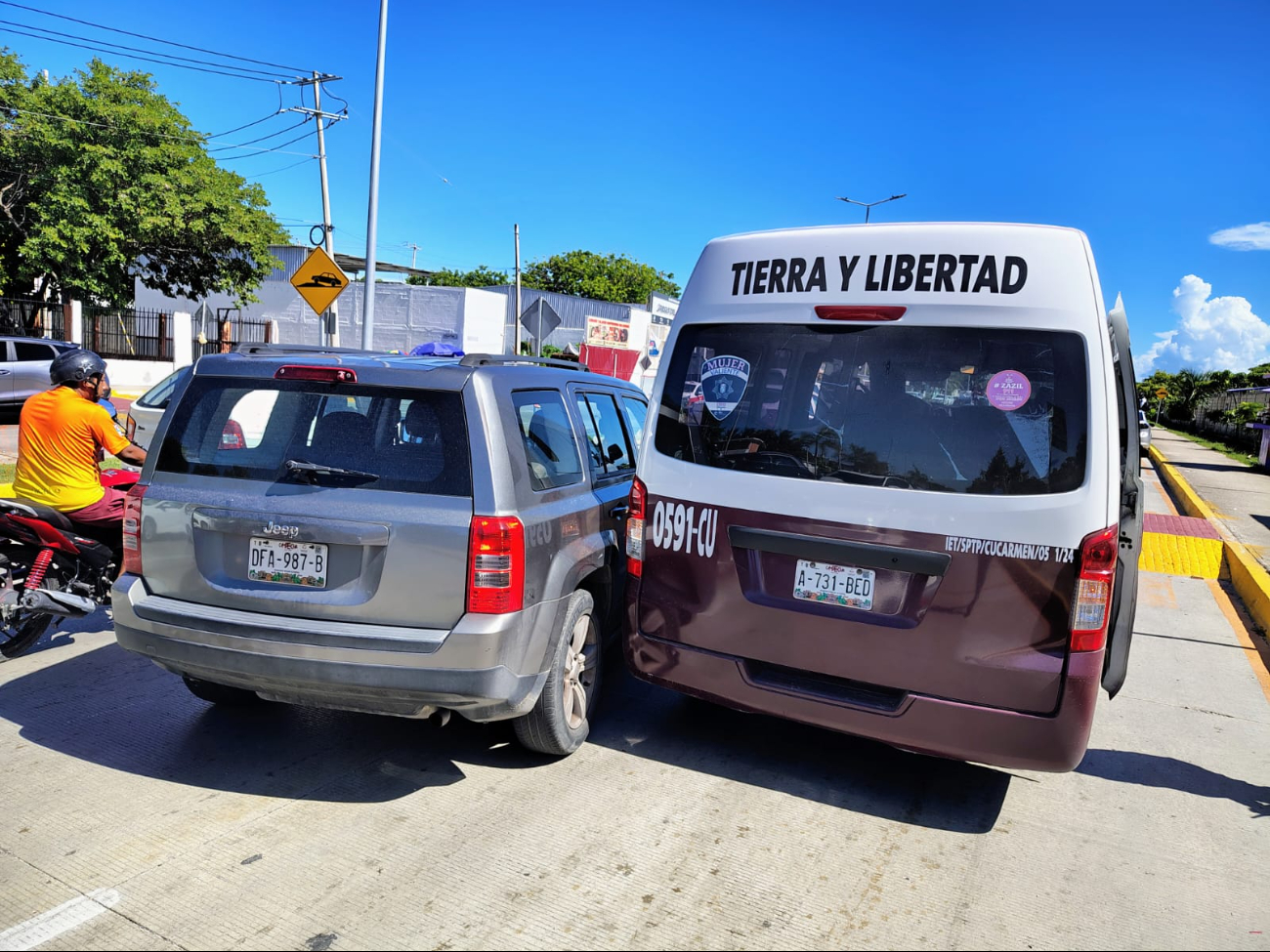 El choque causó congestión vehicular momentánea. El choque causó congestión vehicular momentánea.