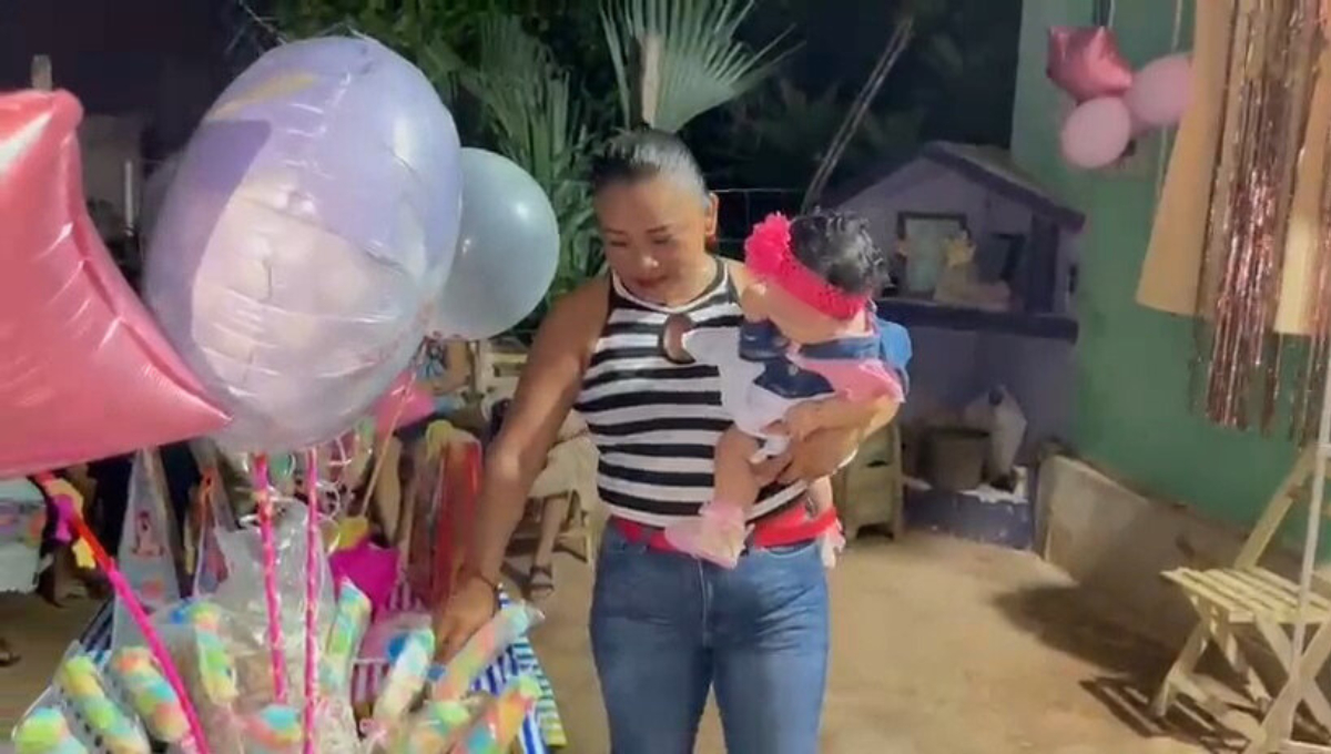 En esta ocasión, la familia Cauich Caamal fue madrina de una bebé de seis meses. En esta ocasión, la familia Cauich Caamal fue madrina de una bebé de seis meses.