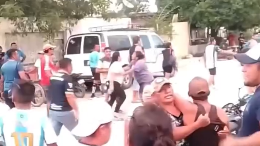 Final femenil en El Tajonal terminó en pelea campal.