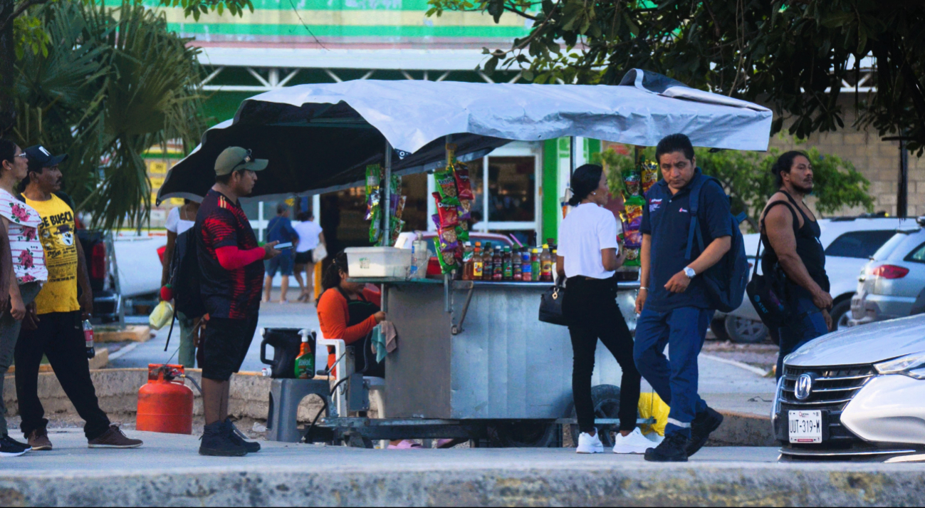 Urbanista asegura que el comercio informal compromete el espacio público y salud laboral Urbanista asegura que el comercio informal compromete el espacio público y salud laboral